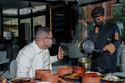 اكتشف أفضل المطاعم في الرياض من عيون أحمد العوضي